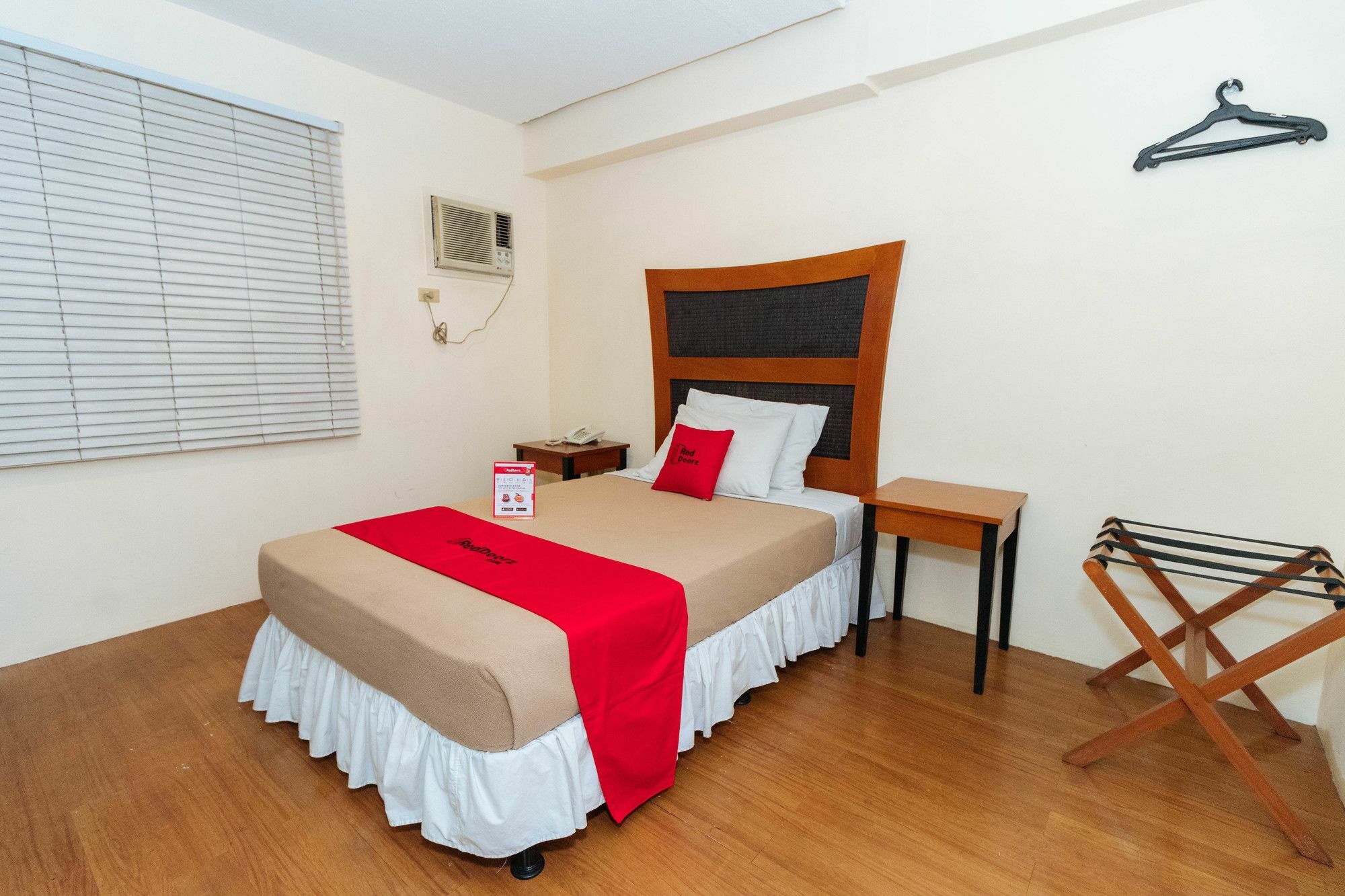 Reddoorz @ Amorsolo Makati Makati City Exterior foto
