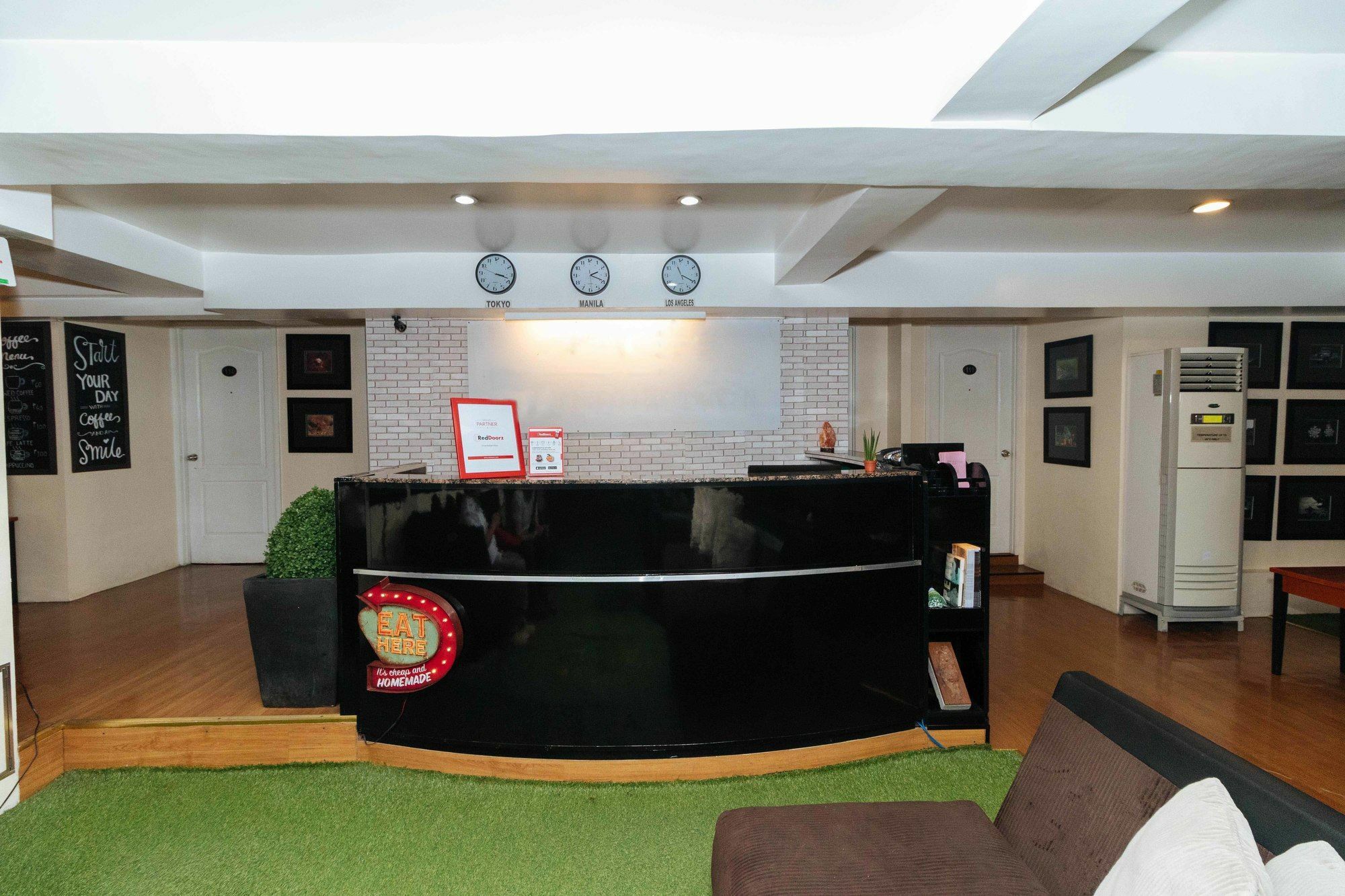 Reddoorz @ Amorsolo Makati Makati City Exterior foto