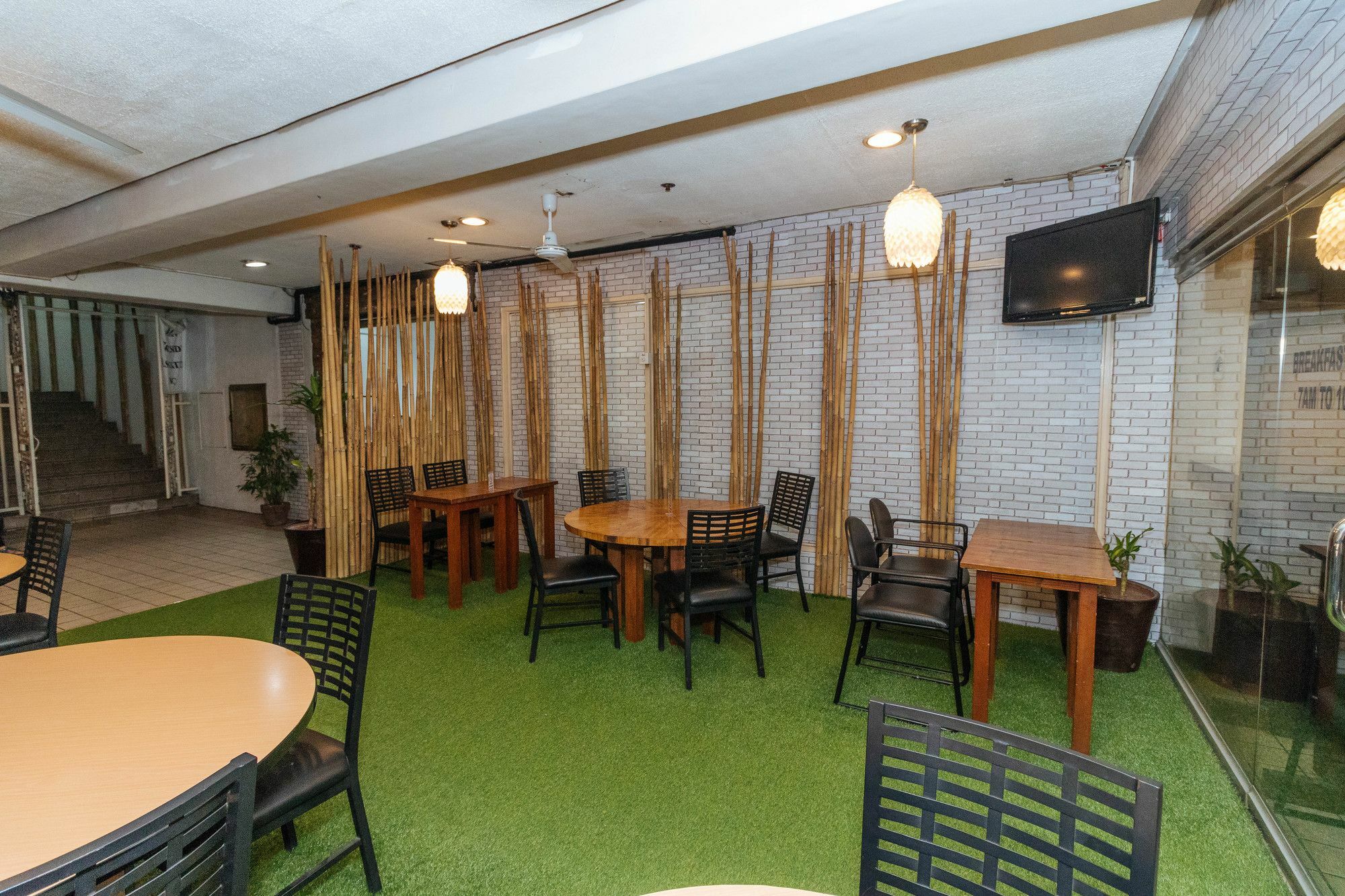 Reddoorz @ Amorsolo Makati Makati City Exterior foto